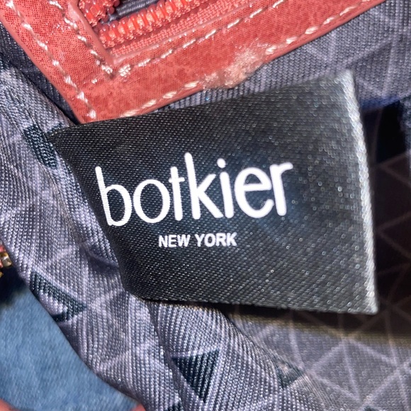 BOTKIER, NY TRIGGER Brown Leather CrossBody Bag with Studs & Fringes. - Picture 10 of 10